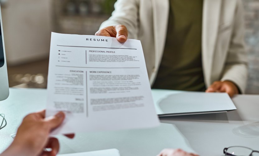 How to Build a Strong Resume That Gets Noticed by Recruiters